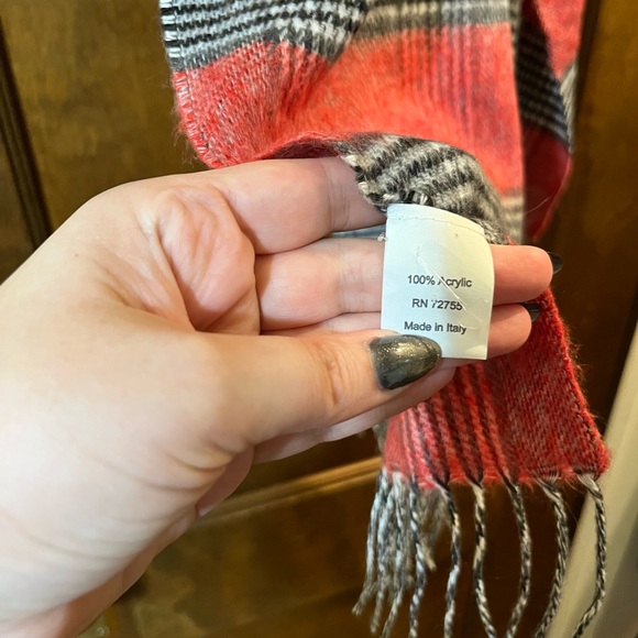 Red and black-and-white striped Italian acrylic scarf NWOT - Picture 6 of 8